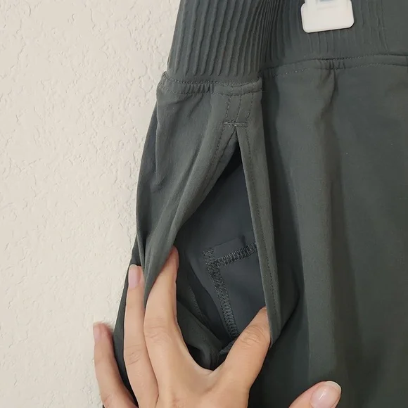 NWT Stretch Woven mid rise Bermuda Short 9" size xl - Picture 3 of 4